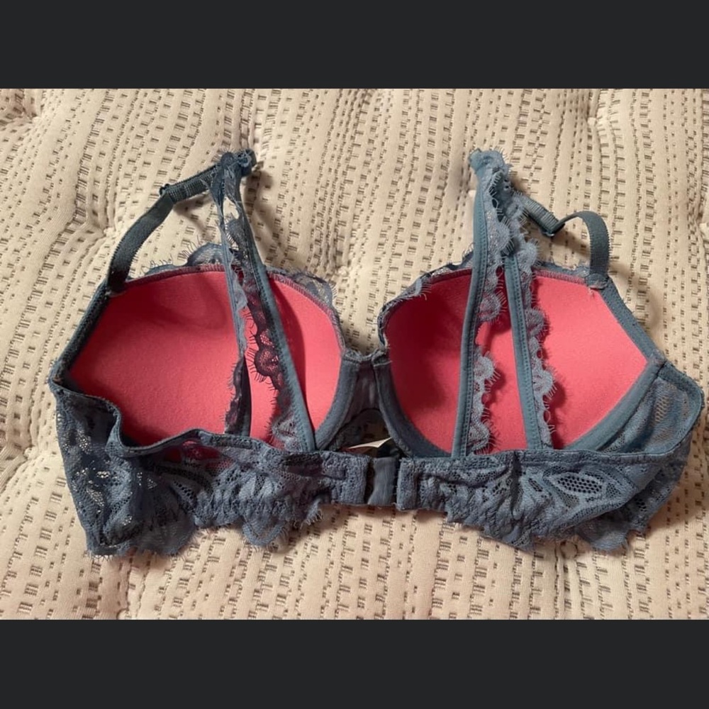Victoria Secret - Picture 2 of 2